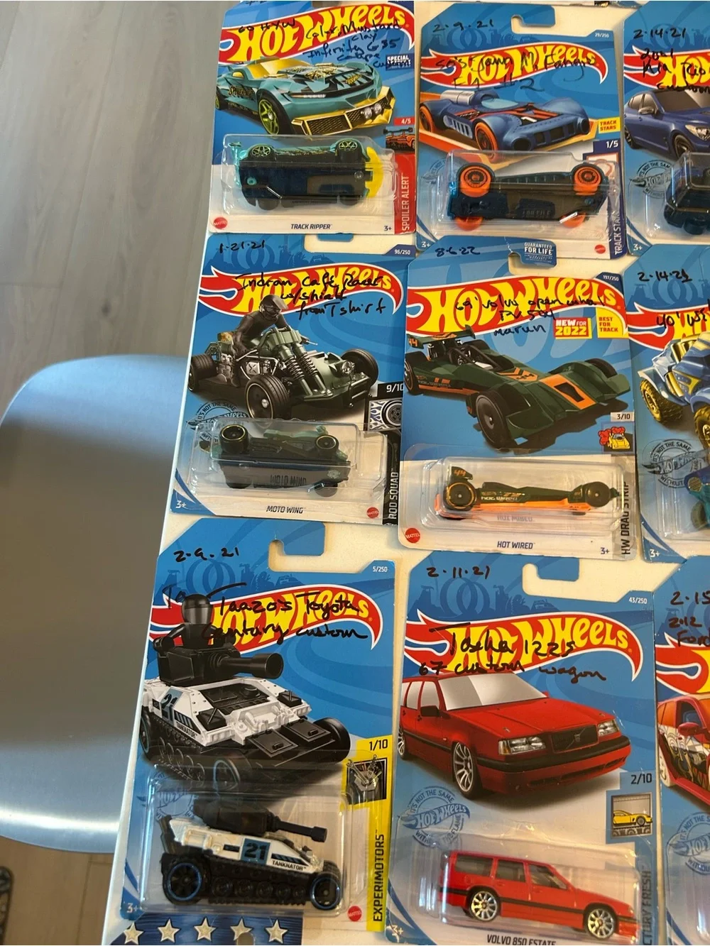 30 Hot Wheels PLUS 29 FREE-MORE Assorted Kids Toy Cars - Mixed Colors. PLEASE RE